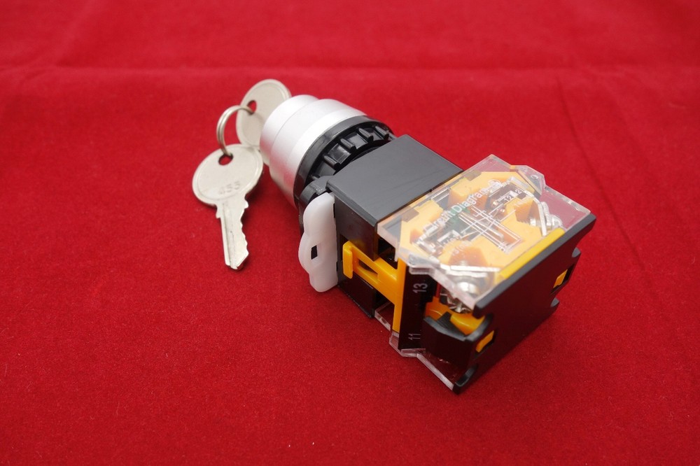 1PC Cutout 22MM Key Selector Switch 3 Position Maintained select switch LAY38/39