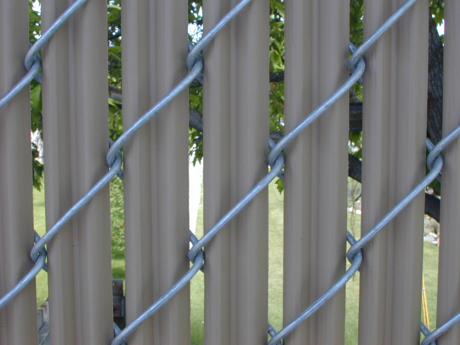 Chain Link Fence Privacy Slats - Single Wall - Bottom Locking Slat - 9 Colors