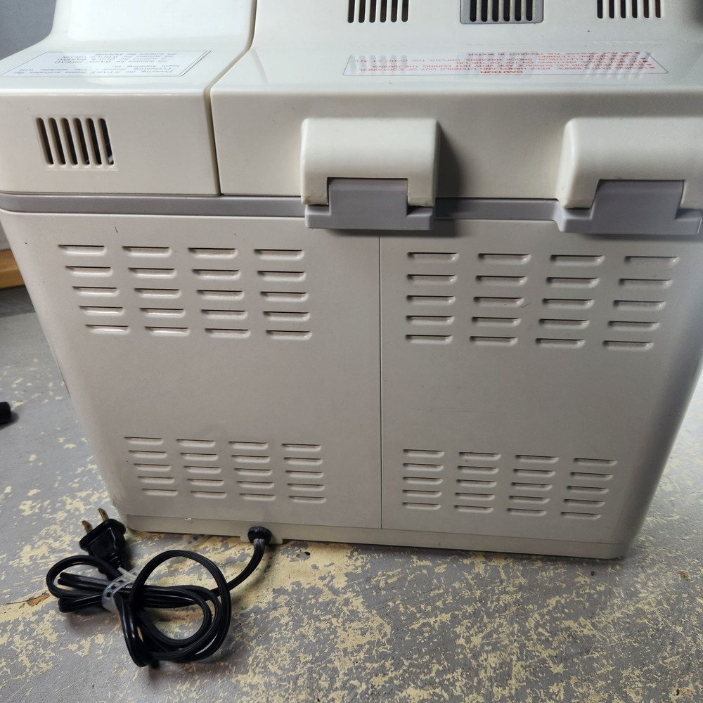 Zojirushi BBCC-Q10 Home Bakery Junior Automatic Bread Machine