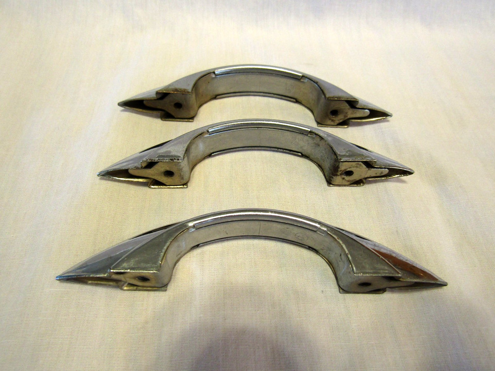 3 Vintage Chrome Drawer Pulls Stepped Sides Pointed Ends Cabinet Handle Amerock