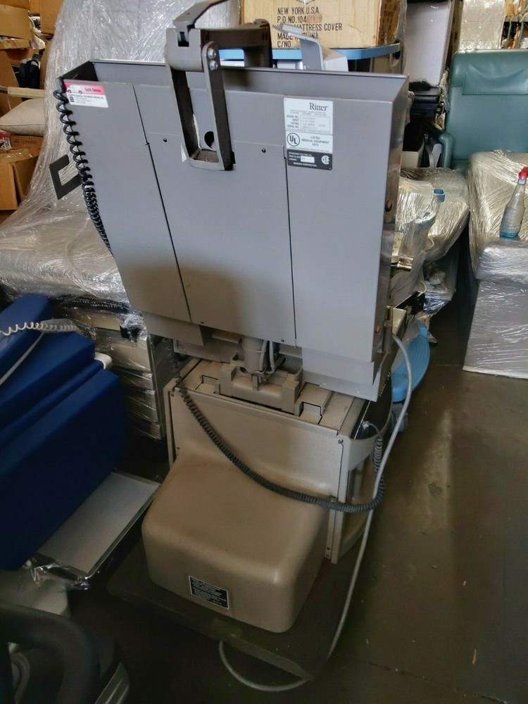 Midmark Ritter 319 Exam Table W/ Foot and Hand Controls
