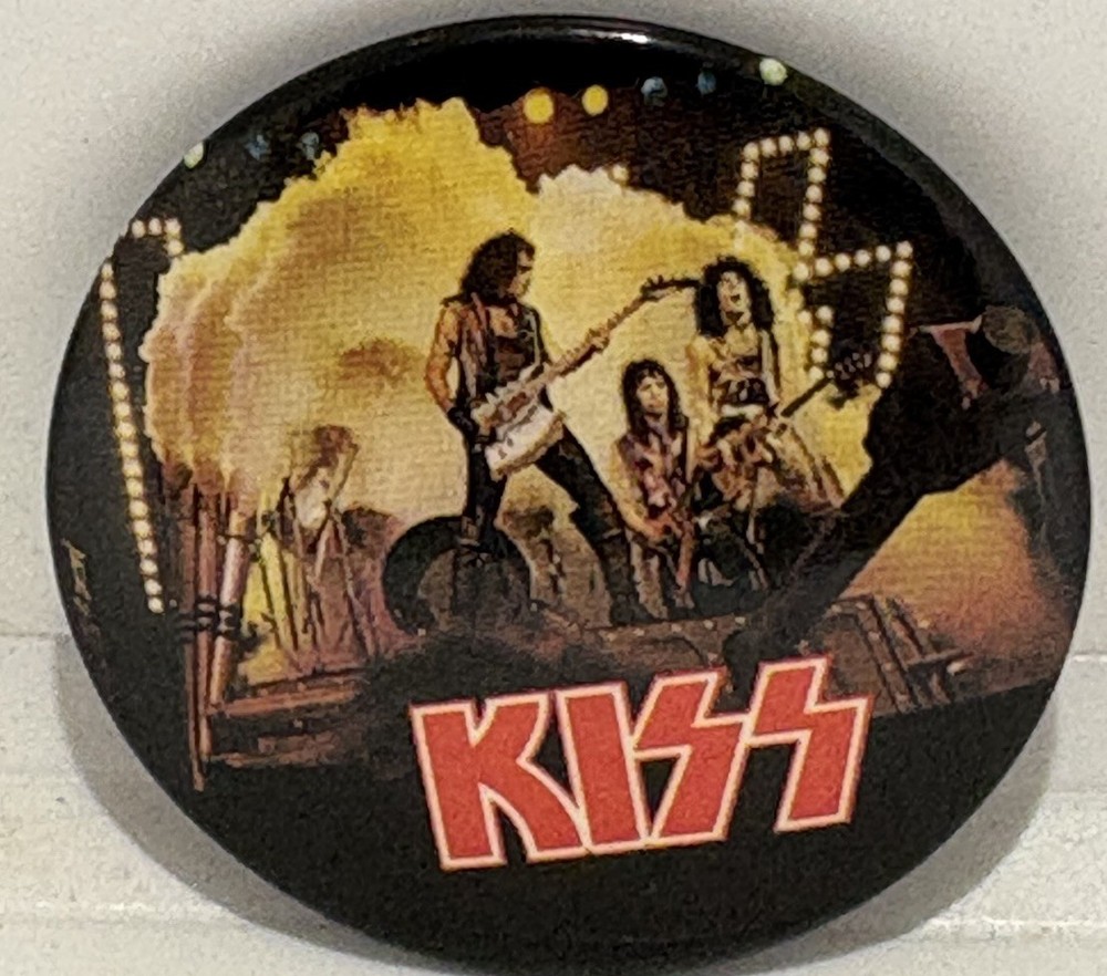 VINTAGE - KISS Tank Photo 1984 Button Hat Pin - 1 1/4" Frehley Simmons Criss K3