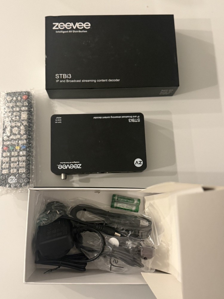 ZeeVee STBI3 IP & Broadcast Streaming Content Decoder (P/N: STBi3-NA)