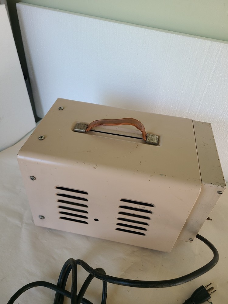 DataPulse 100R Pulse Generator 37000-153, 115VAC, Powers Up, AS IS UNTESTED