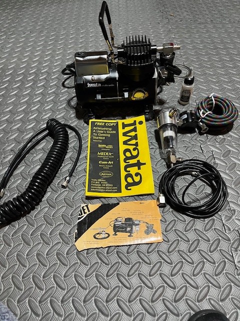Iwata smart jet compressor and Iwata Eclipse airbrush