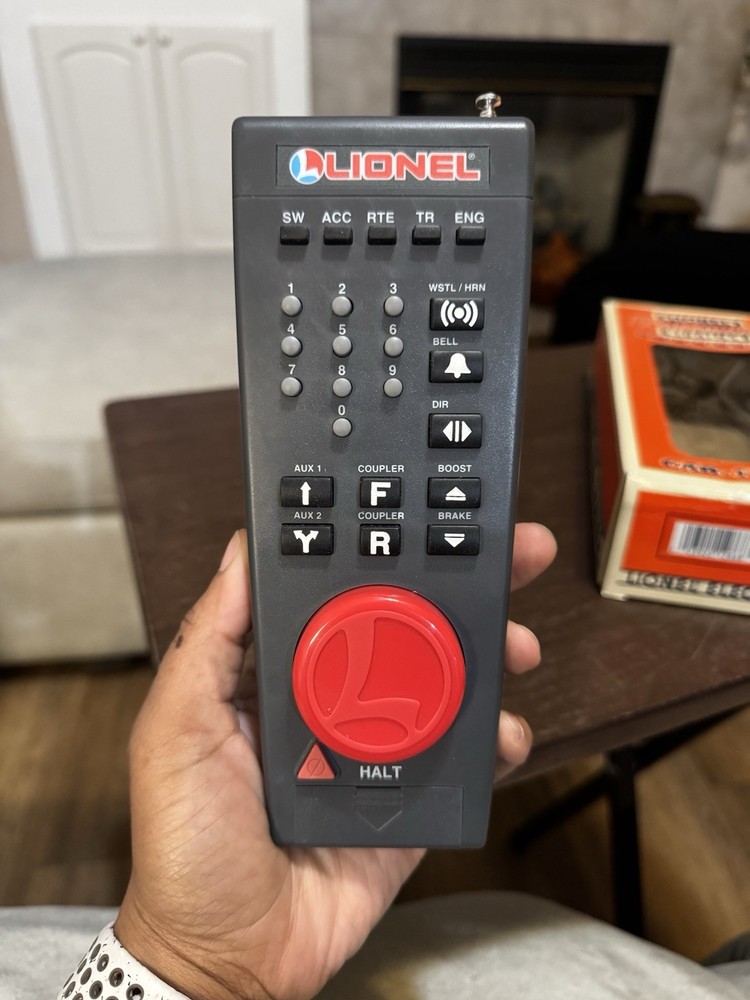 Lionel 6-12868 Trainmaster Command TMCC Cab with 1 Remote Controller W Box