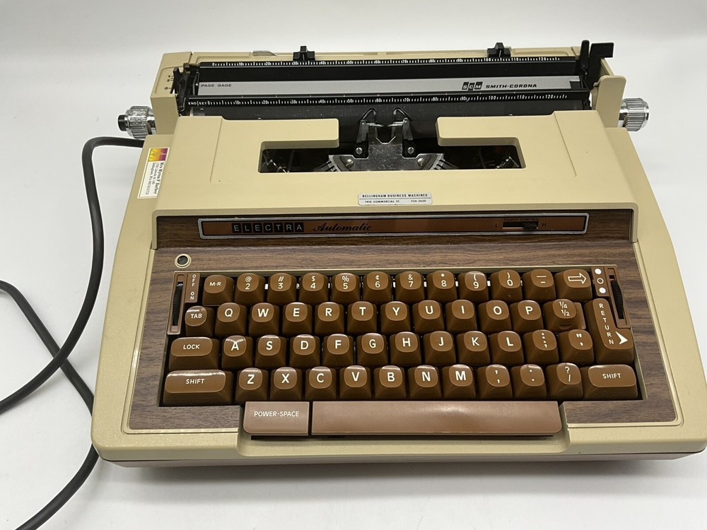 Smith Corona Automatic Electric Typewriter Model 3LRB With Soft Case, Works