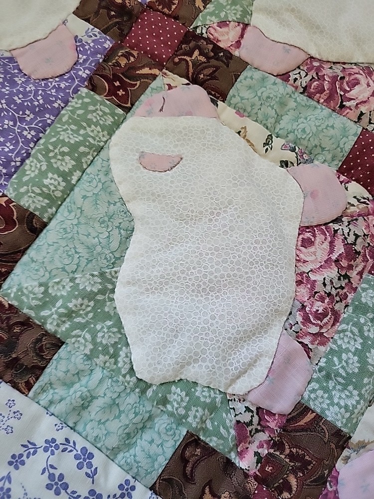 Handmade small quilt with a lamb appliqué pattern. 29"×29" Signed
