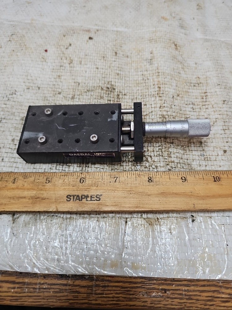 Daedal LINEAR POSITIONER STAGE Starrett Micrometer 1 Axis Ex Condition .5" Range