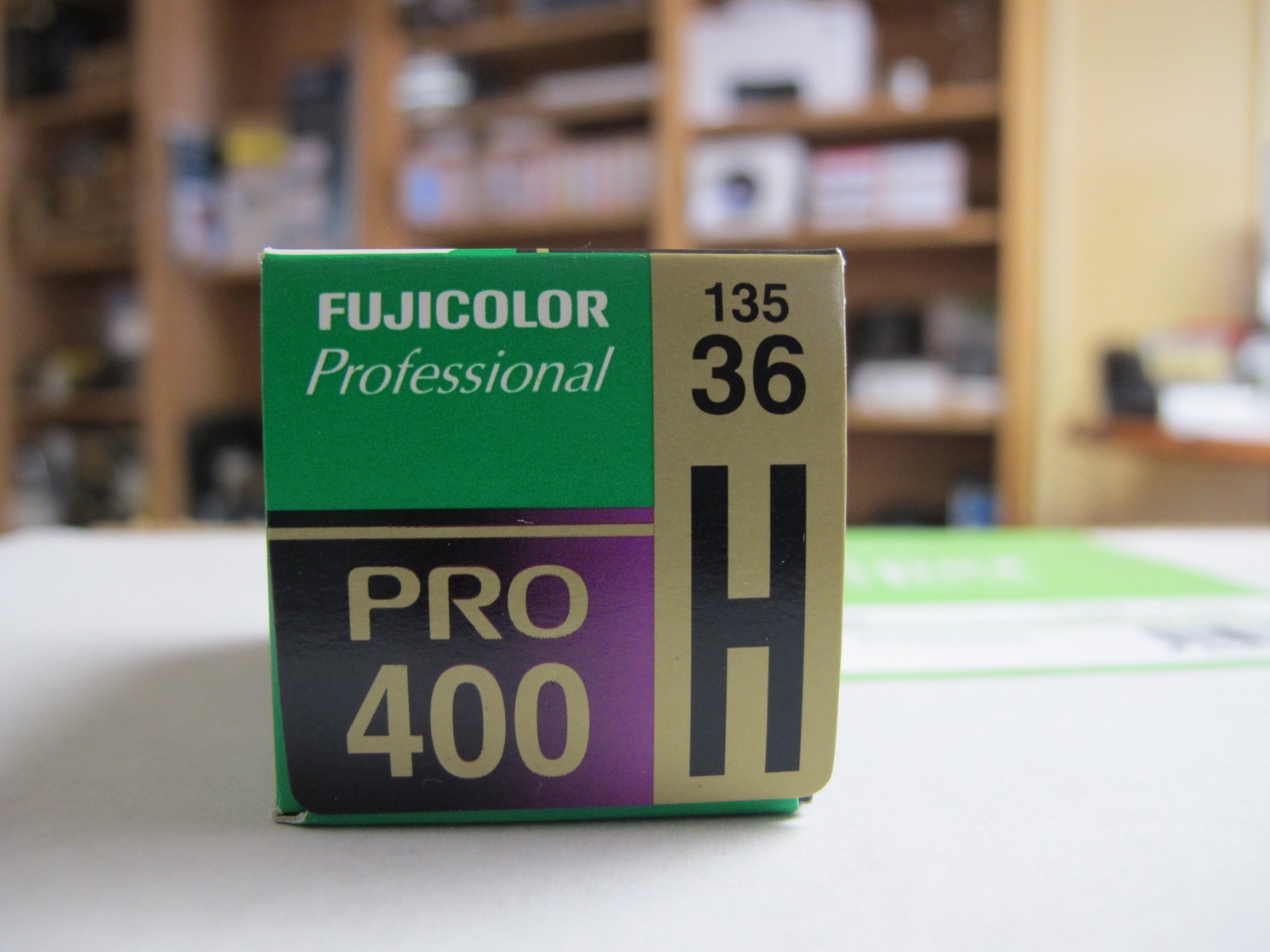 Fujifilm Pro 400H 135-36 Color Neg Film (1 Roll) Factory Sealed, Freezer Stored