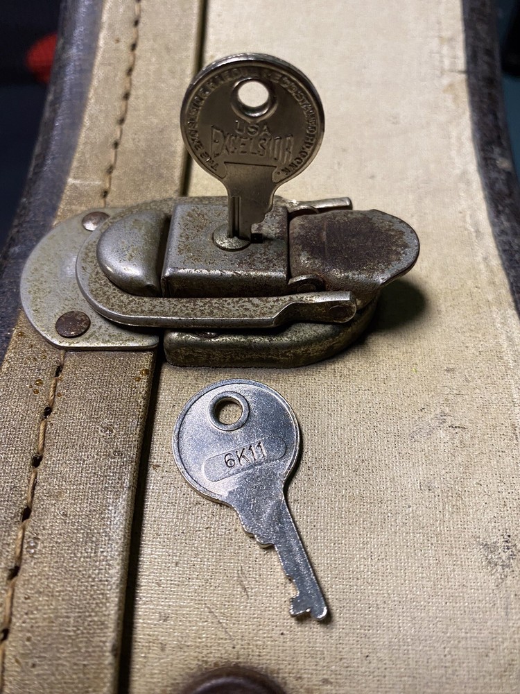 HARMONY GUITAR HARD CASE KEY