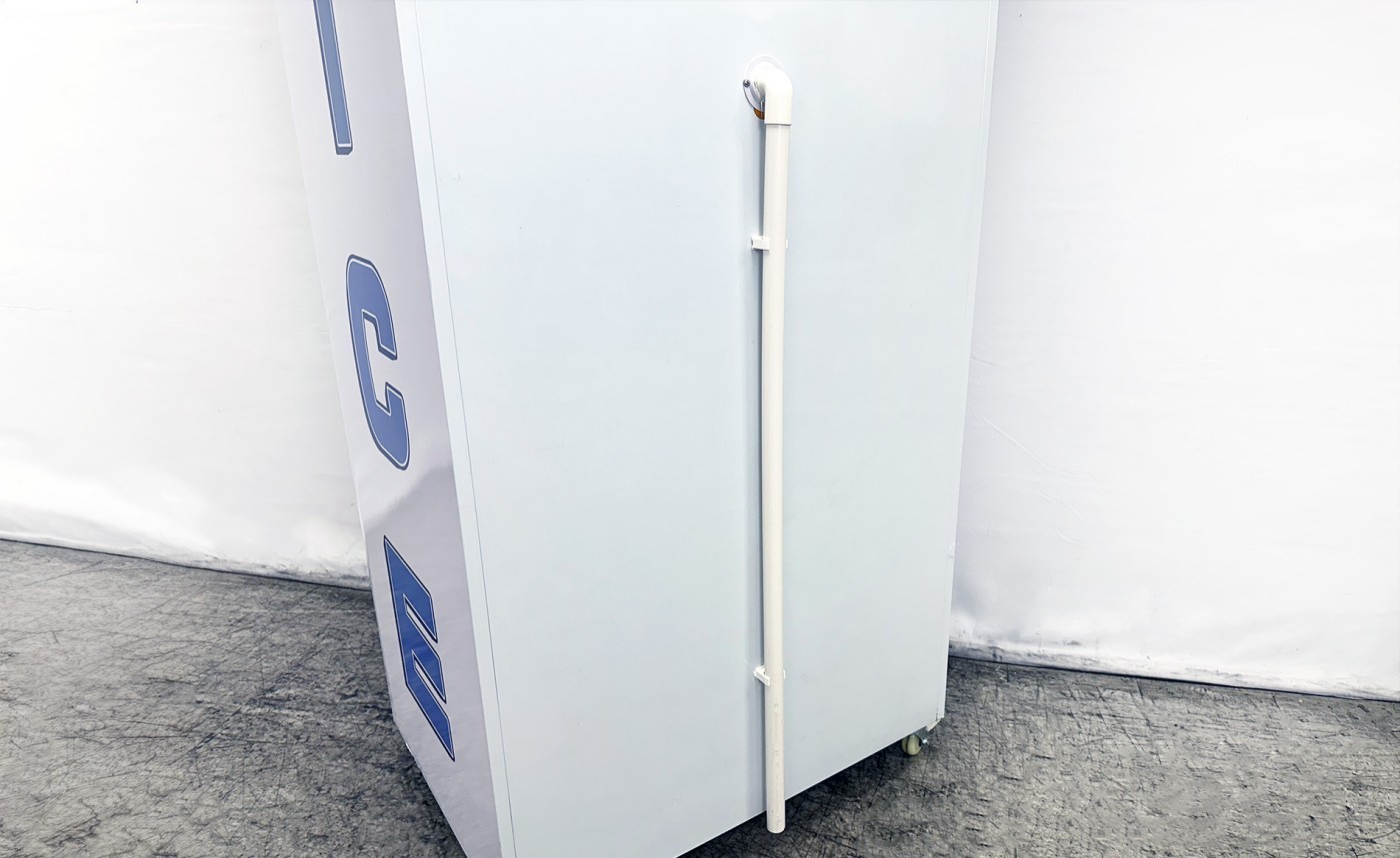 NEW 36" Ice Merchandiser Freezer Insulated 650L 100 Bags Capacity 115V