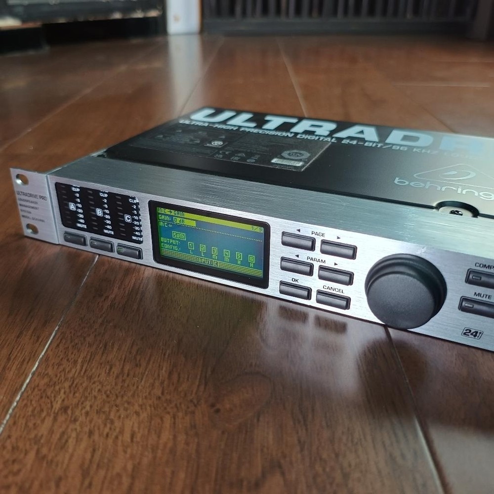 Behringer DCX2496 Digital Crossover, 24bit/96kHz, EQ, Delay & Limiter