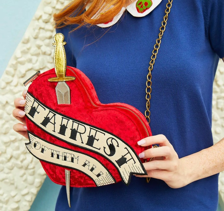 Oh My Disney Store Snow White Fairest of Them All Crossbody Bag Heart Chain New