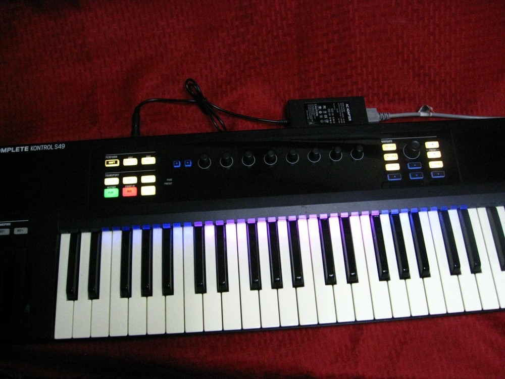 Native Instruments Komplete Kontrol S49 MK1 MIDI Keyboard Controller