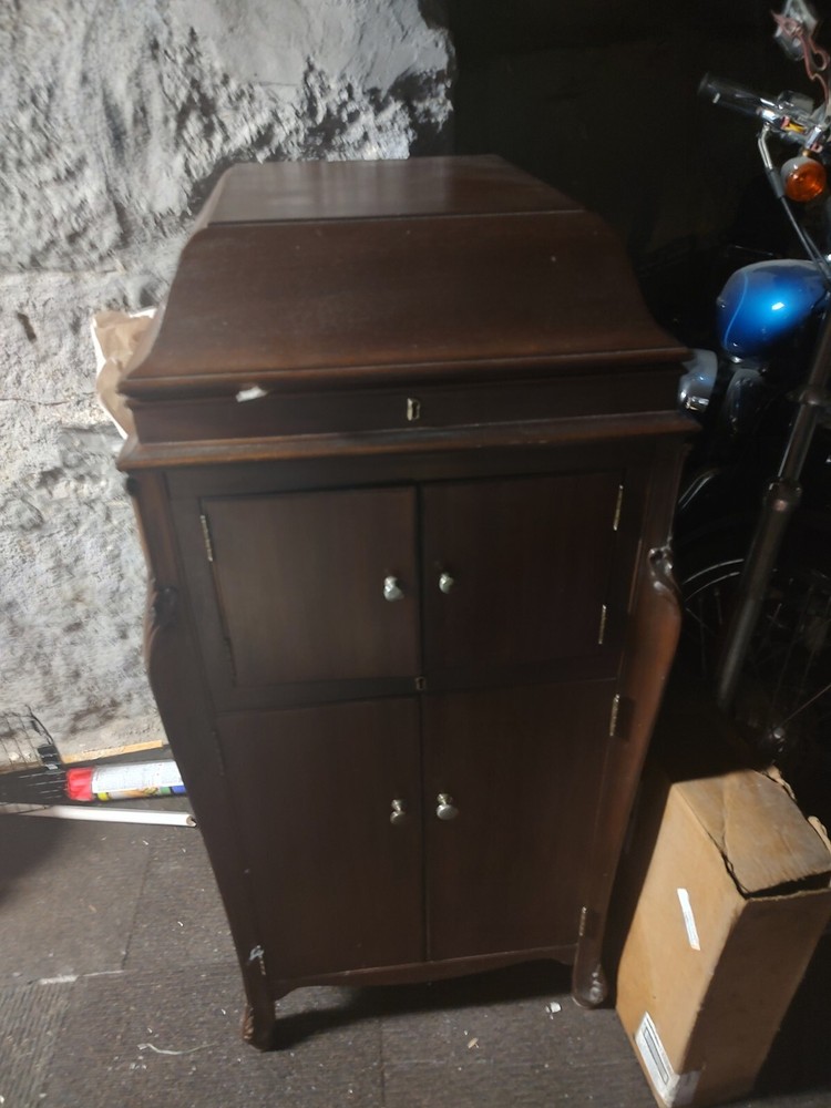 Victor Phonograph