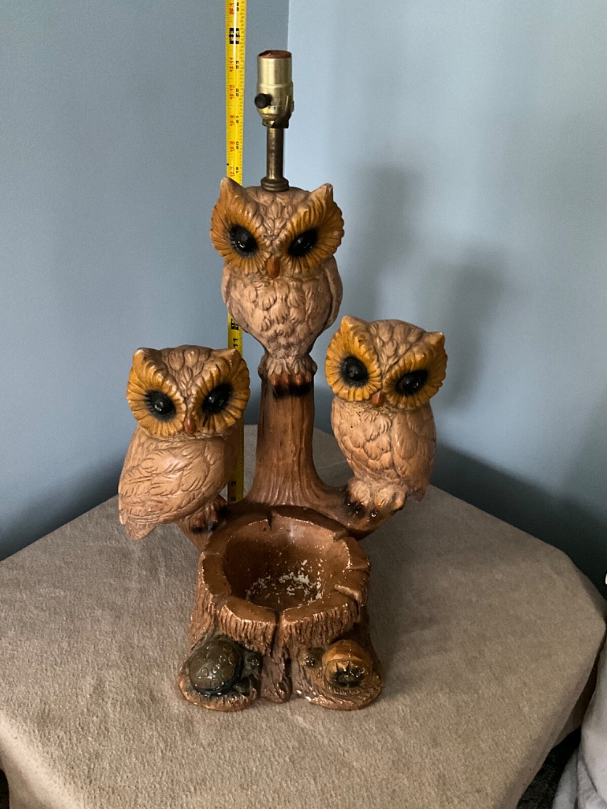 Old Vintage three Owls cabin Table Lamp 2’ tall with ashtray chalkware working