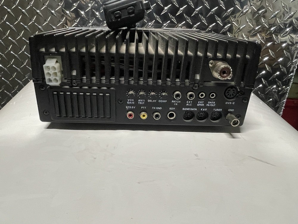 Yaesu FT890 Compact Transceiver With Mic
