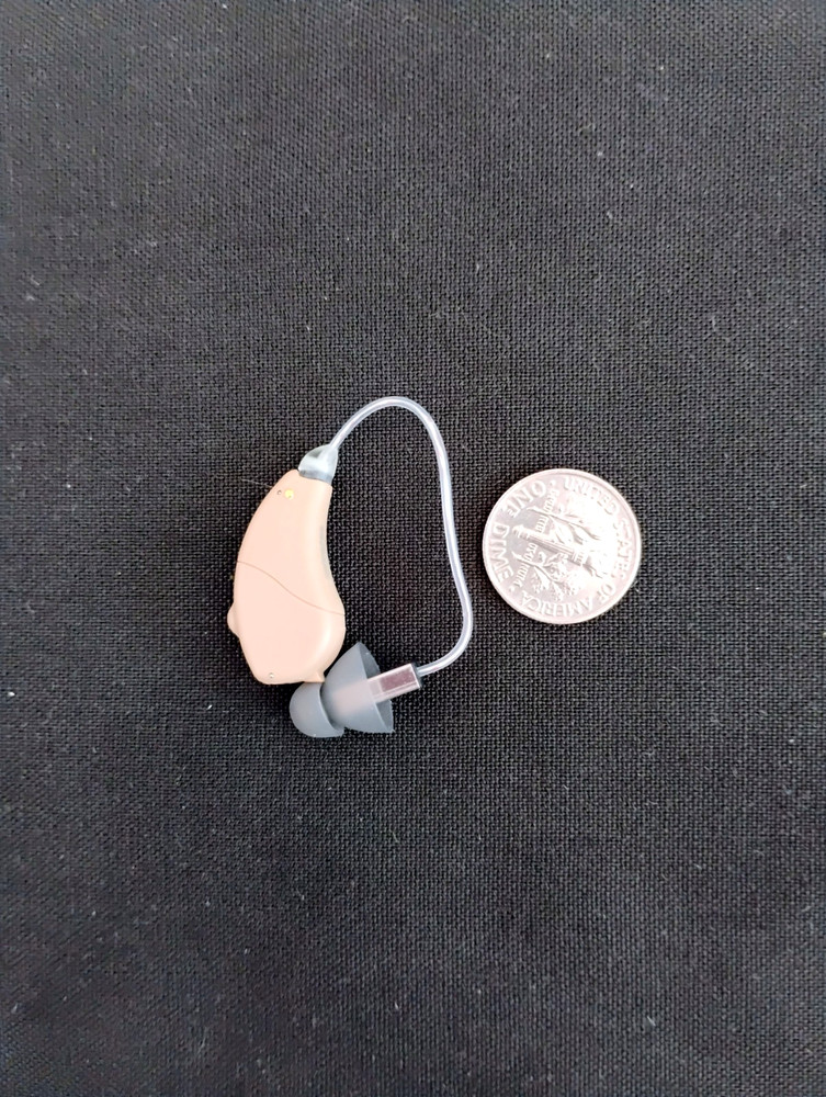 programmable  DIGITAL RIC HEARING AID LEFT 4 programs ,2 MICS,noise reduction
