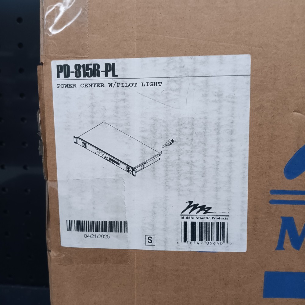 middle Atlantic 15 AMP Horizontal Power Strip, 8 Outlets Basic Surge