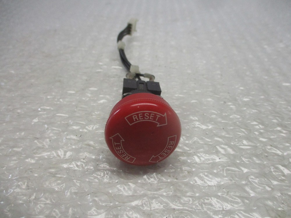 OMRON A16-2 PUSHBUTTON SWITCH RED UNMP