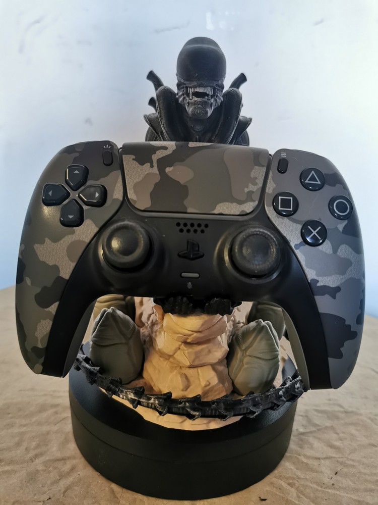 Alien 👽 Controller Holder ( 3d Printed)