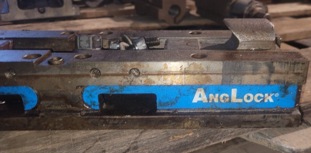 Kurt DL430 4'' Double Locking Machine Vise (Missing Parts)