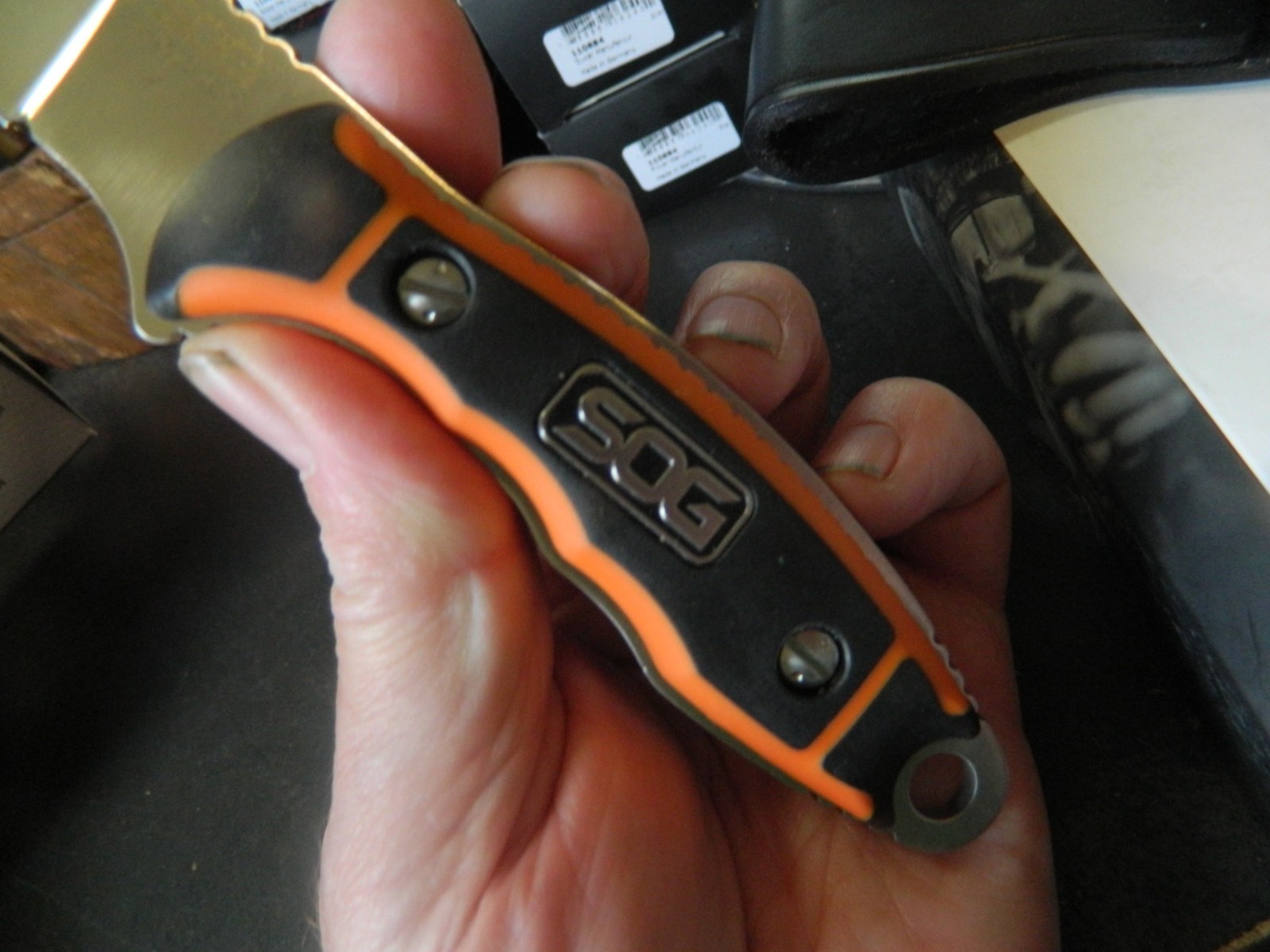 SOG KNIVES 8.2" HUNTSPOINT FIXED BLADE BLADE AUS-8 HANDLE ORANGE & BLACK GRN