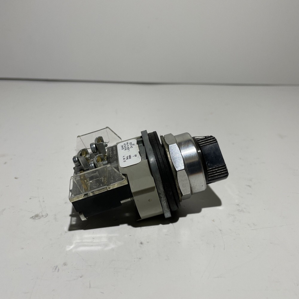 ALLEN BRADLEY 800T-H2A SELECTOR SWITCH 2-POSITION SERIES T