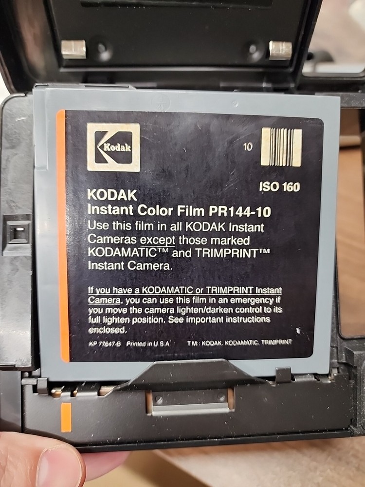 Vintage Kodak " The Handle " Instant Camera NEEDS BATTERY Package DAMAGE