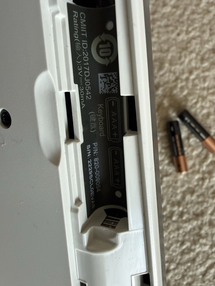 Logitech K850 Wireless/unify Bluetooth Keyboard With M350 Pebble Bluetooth Mouse