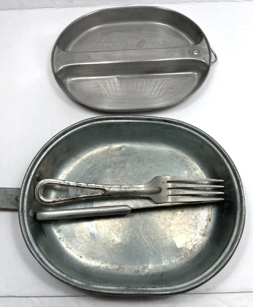 WWII US Army  Mess Kit LEYSE Co. Dated 1942 with  Utensils VINTAGE