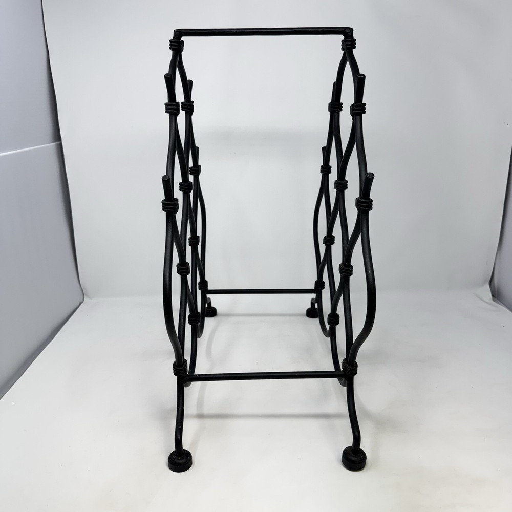 Triangle Shaped 8 Bottle Bent Metal Black Wine Rack