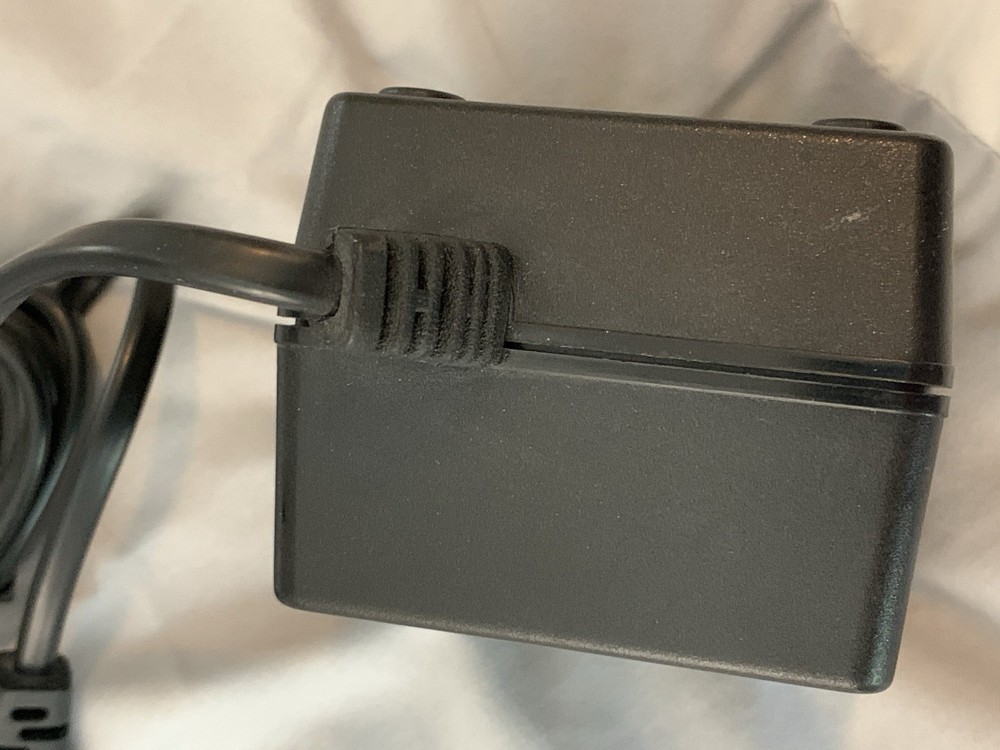 SIMRAN Step-Down Voltage Converter MODEL SMF-200 Adapter Plug Power Supply