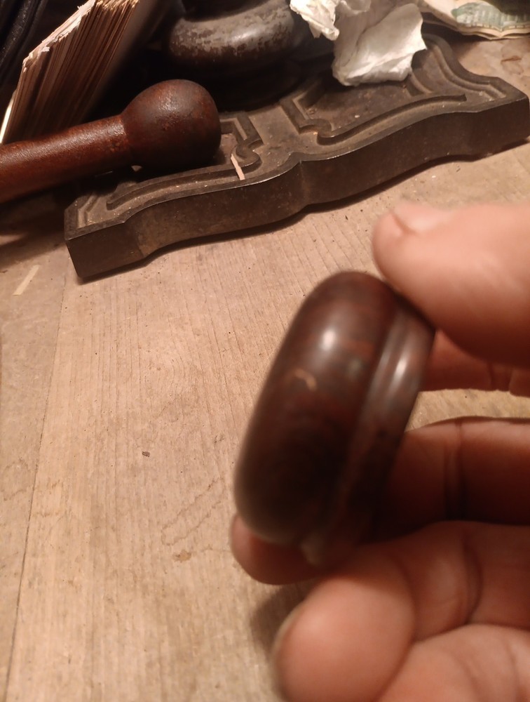 antique treenware Cover Snuff ??