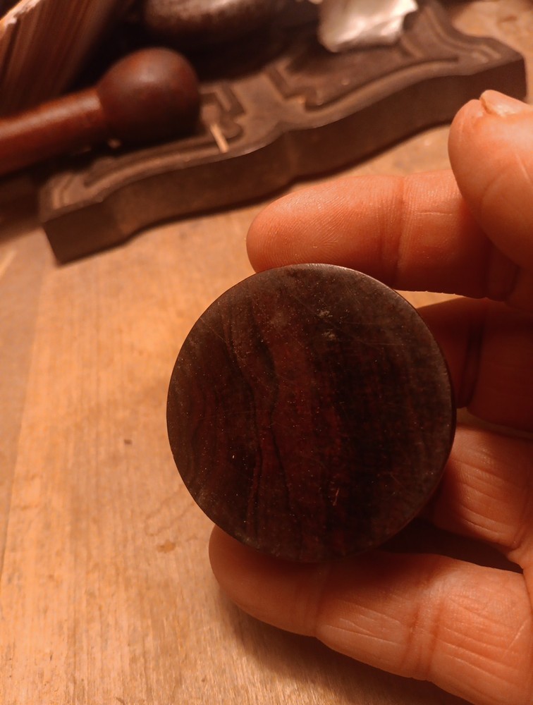 antique treenware Cover Snuff ??