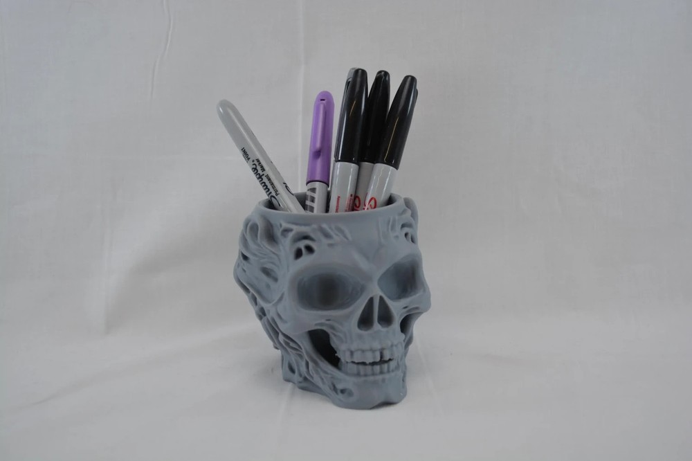 Skull pen / pencil holder.
