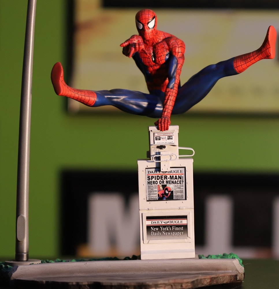 SPIDERMAN STATUE PREMIER COLLECTION Only 5000 pcs By DIAMOND SELECT. 2004.