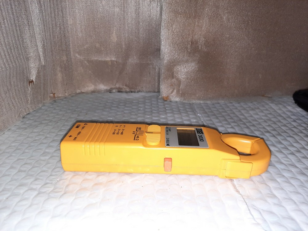 TES 3030 Clamp Multimeter DC / AC 750V ~ 400A MAX with case