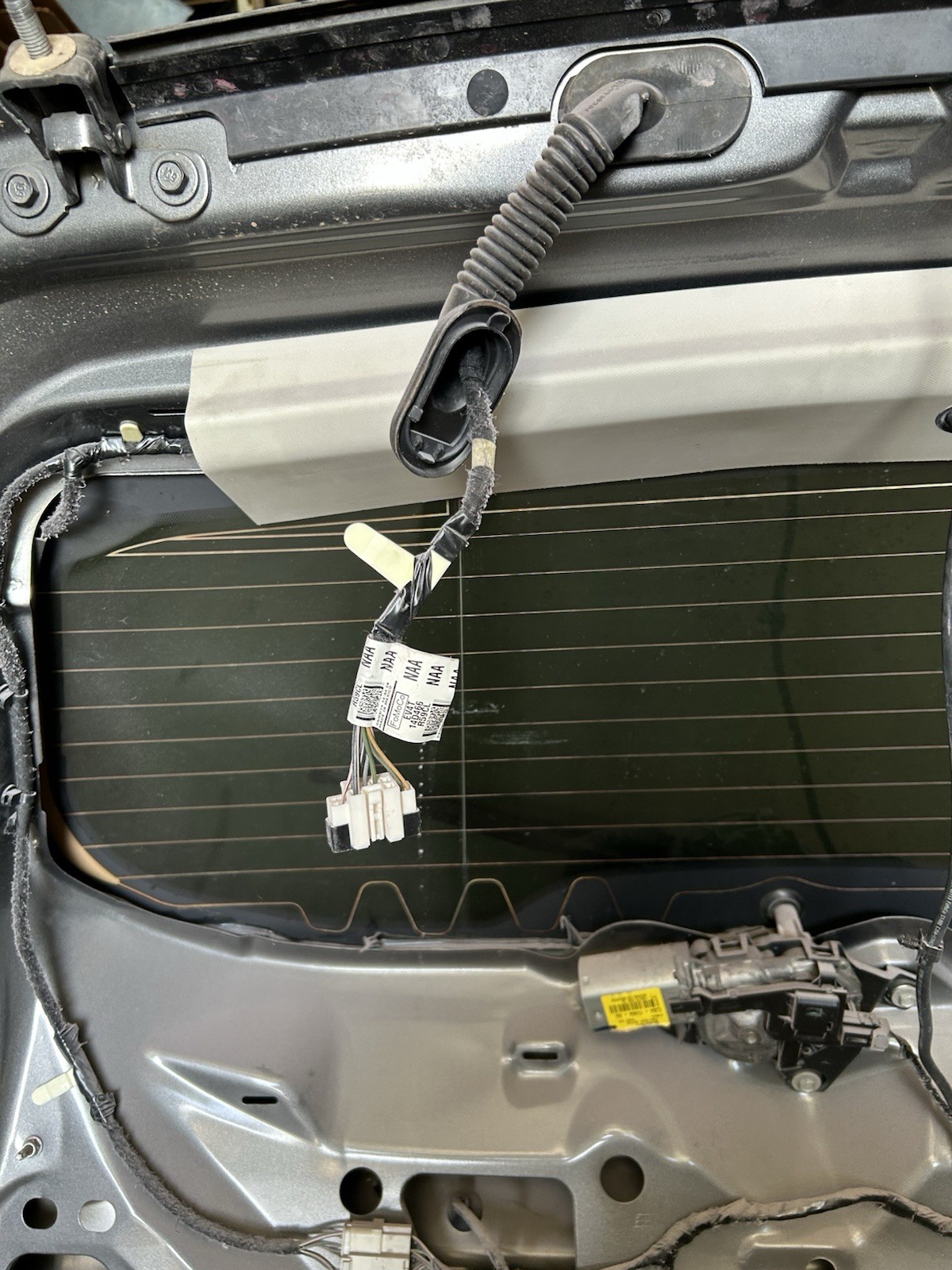 2013 - 2016 Ford Escape Trunk Decklid Rear View Camera Manual Lift Gray J7