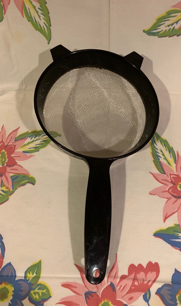 ❤️Vintage Large Black Handle Mesh Sifter Strainer Kitchen Made In Korea EUC