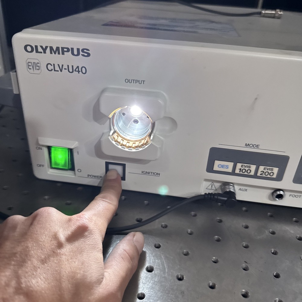OLYMPUS EVIS CLV-U40 ENDOSCOPIC ENDOSCOPY XENON LIGHT SOURCE