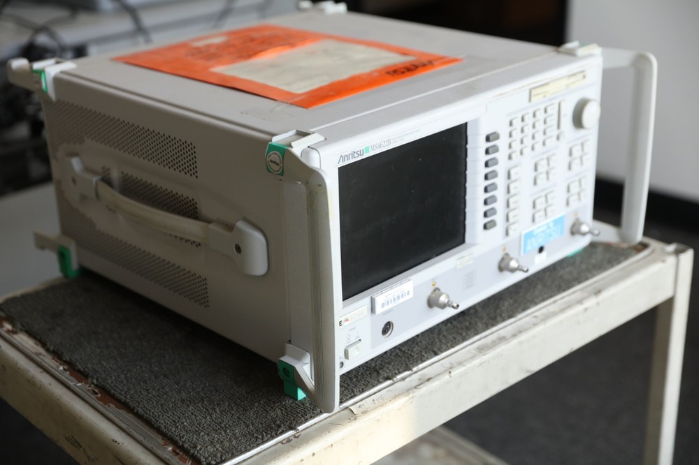 Anritsu MS4622B Network Analyzer Opt 2, 3A, 4, 8, 13 Passes Self Test As Is