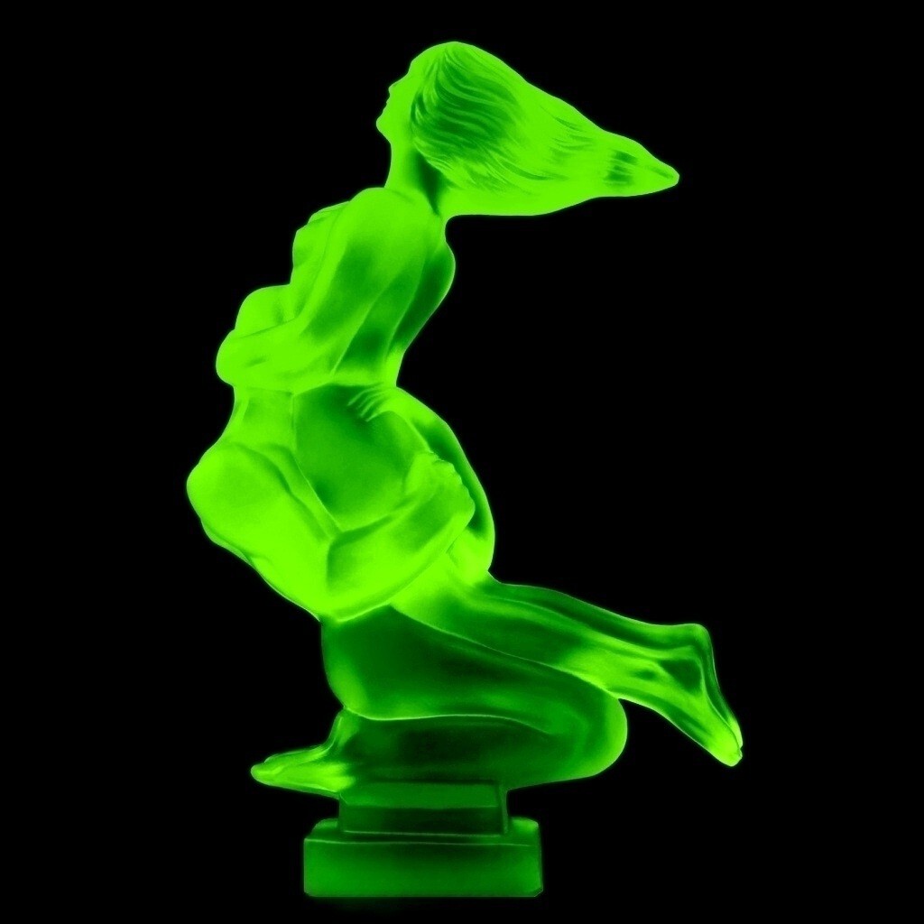 Green Vaseline Uranium Glass ' Lovers ' Hood Ornament Sculpture 1930' H.Hoffmann