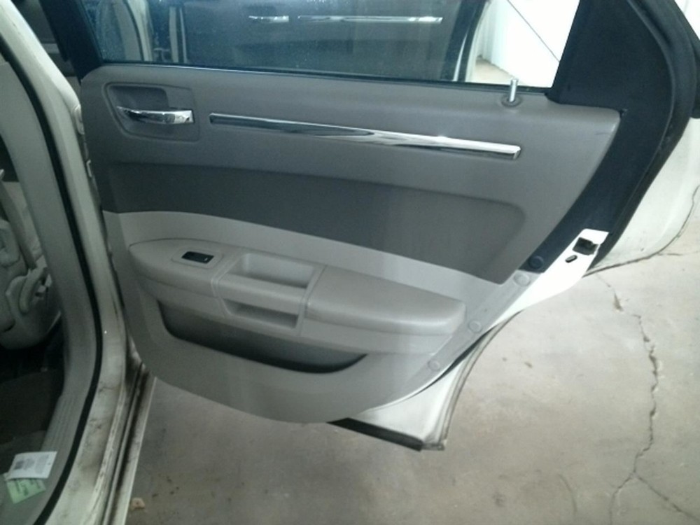 300 2010 High Mounted Stop Light 104795734