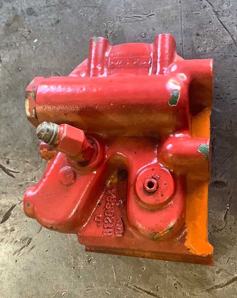 John Deere Engine Oil Filter Base R128694