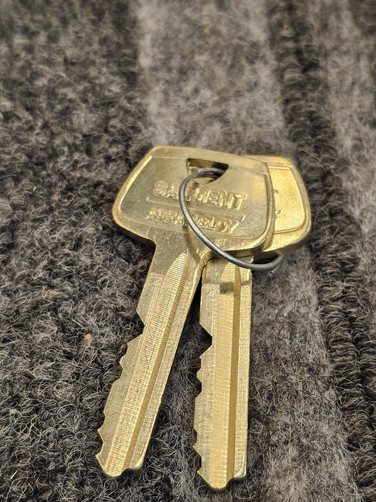 Sargent Assa Abloy 7300B: Interchangeable Small Format Keyed Core With 2 Keys