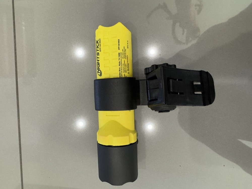 Nightstick Intrinsically Safe Led Light And Multi-Angle Mount