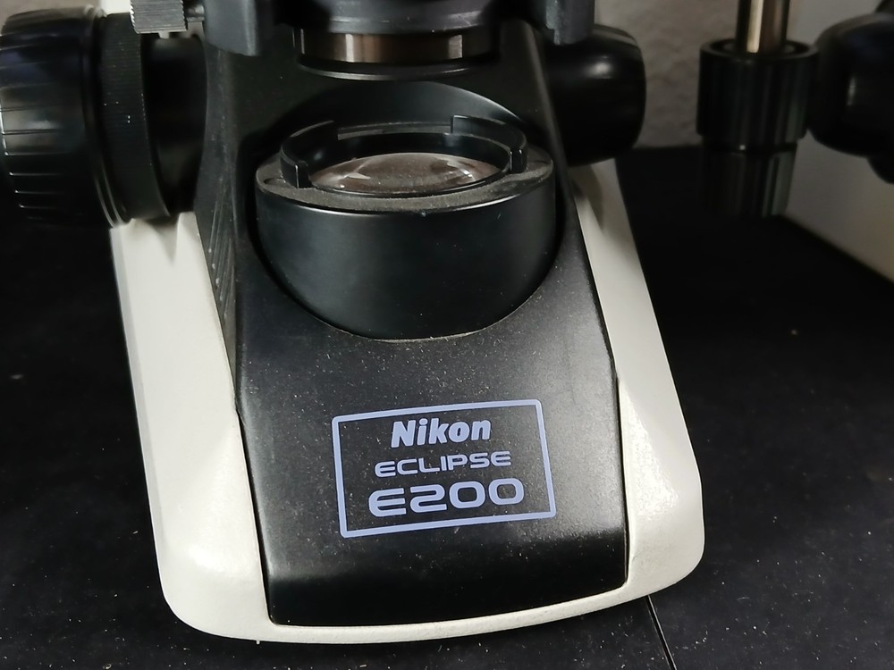 (2) Nikon Eclipse E200 Microscopes & E Plan 4 10 40 100X Oil Sets (No Heads)