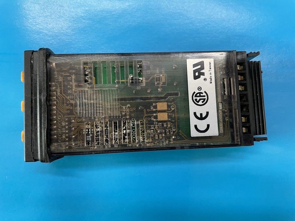 Cutler-Hammer E45241010 Temperature Controller